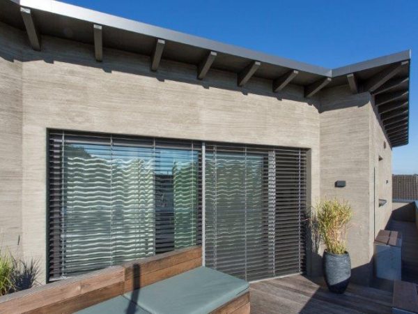 Cappuccino-Fassade mit Besenstrich-Putz