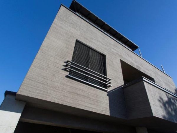 Cappuccino-Fassade mit Besenstrich-Putz