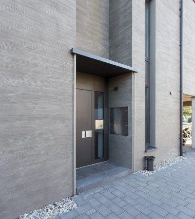 Cappuccino-Fassade mit Besenstrich-Putz