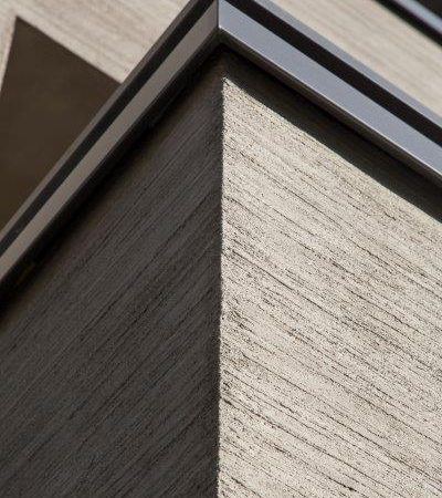 Cappuccino-Fassade mit Besenstrich-Putz